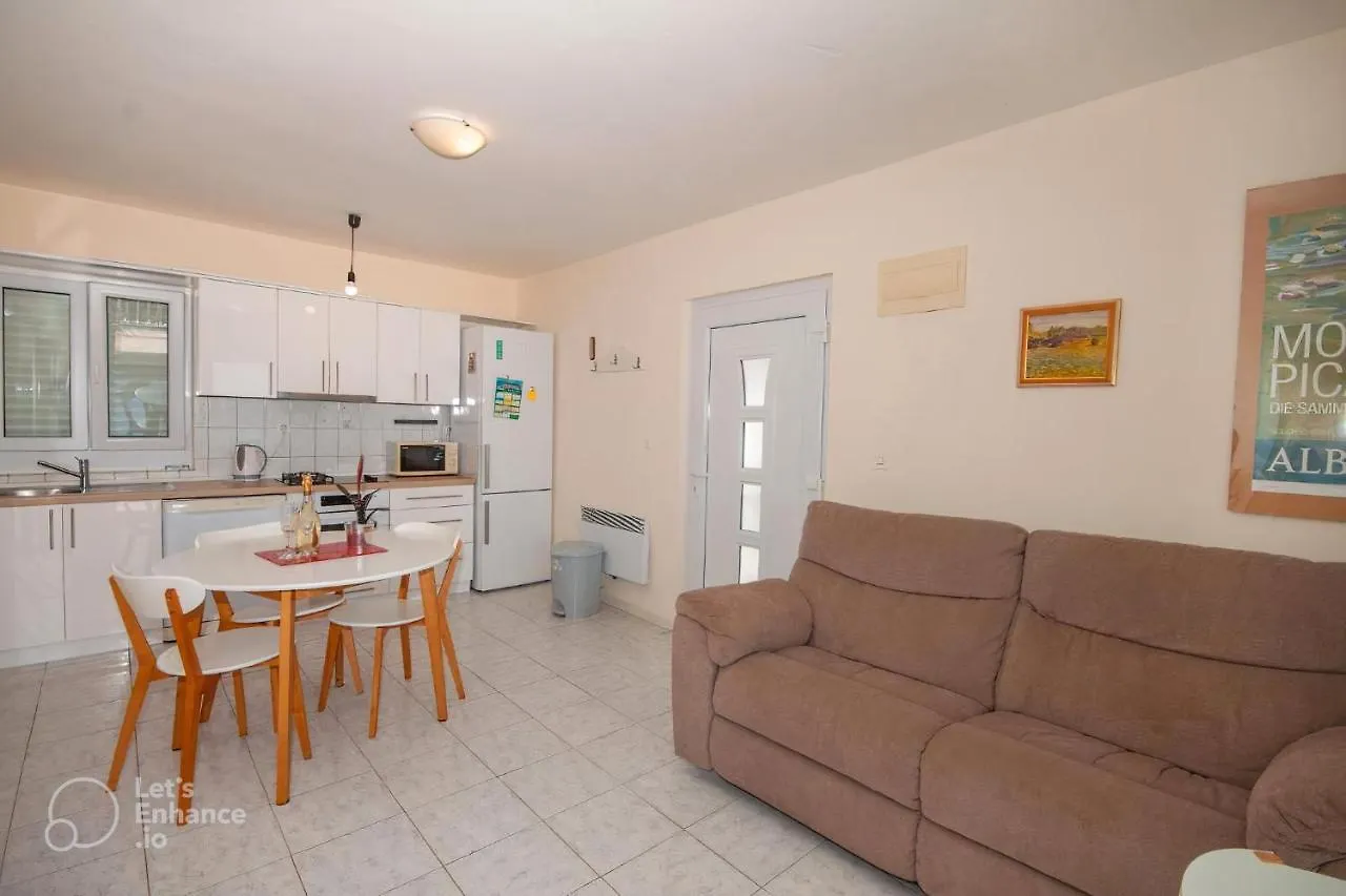 Apartment Marina Donji Okrug  Croatia